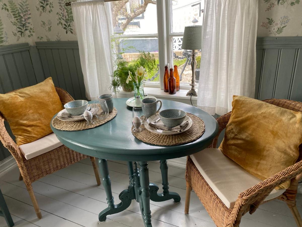 B&B Bland Ormbunkar Och Rosor Falkenberg Luaran gambar