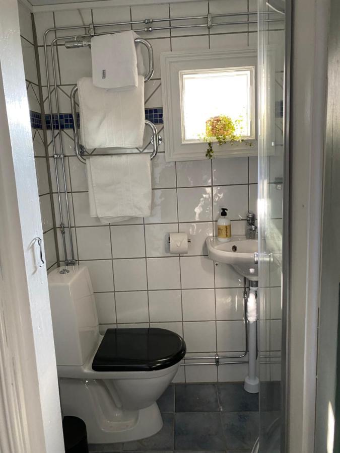 B&B Bland Ormbunkar Och Rosor Falkenberg Luaran gambar