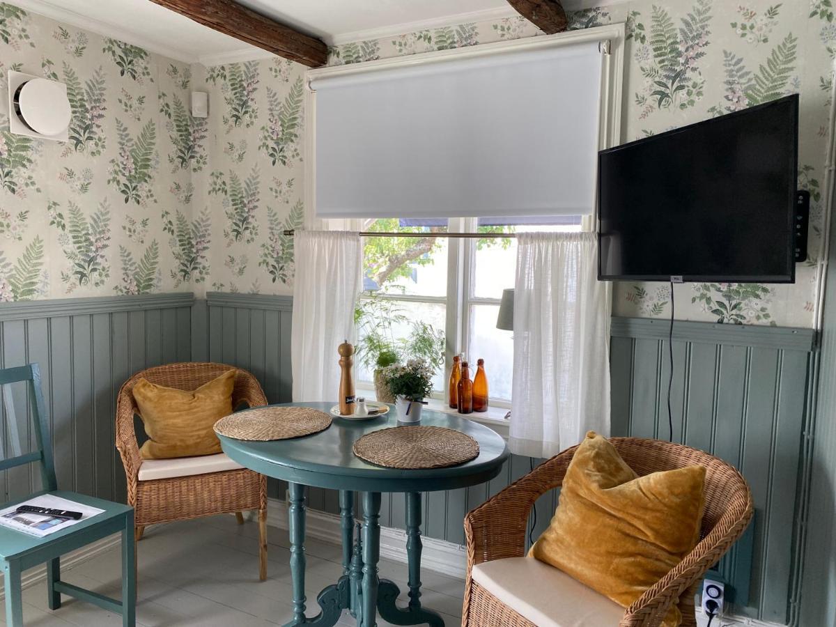 B&B Bland Ormbunkar Och Rosor Falkenberg Luaran gambar